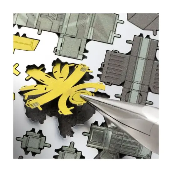 Metal Earth 3D Metal Model Kit - Transformers Color Bumblebee {5}