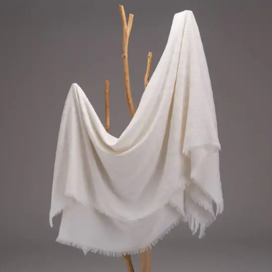 Glitzhome&reg; White Geometry Cotton Woven Throw {3}