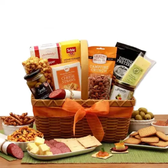 Gourmet Picnic Basket Gift Basket {1}