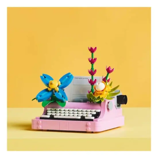 LEGO&reg; Creator&trade; 3in1 Typewriter with Flowers {7}