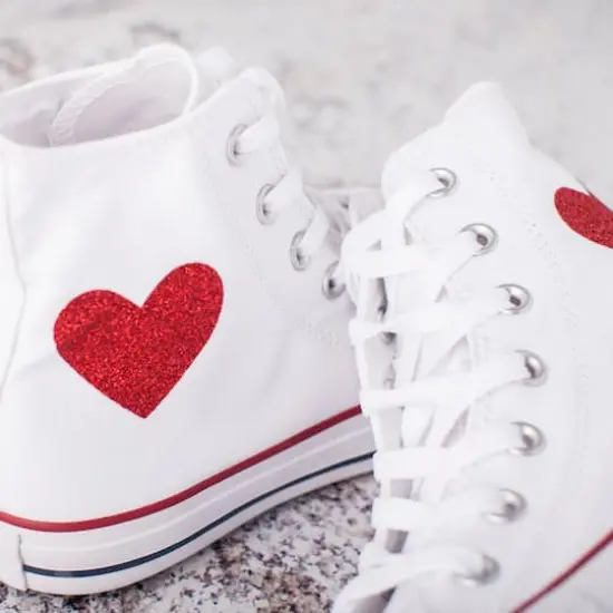 Cricut&reg; 12" x 5ft. Glitter Iron-On Red {5}