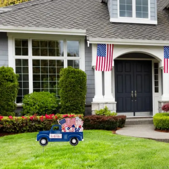 Glitzhome&reg; 24" Metal American Truck Yard Stake {4}