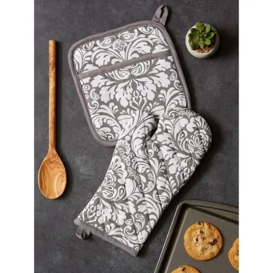 DII&reg; Gray Damask Oven Mitt & Potholder Set {9}