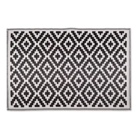 DII&reg; Mesa Diamonds Outdoor Rug, 4ft. x 6ft. Black/White {5}