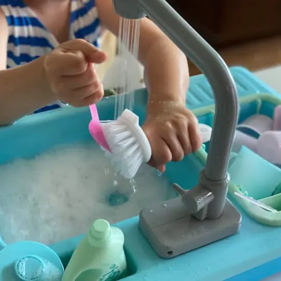 The Bubble Factory SPLASHFUN Wash-up Kitchen Sink Play Set {18}