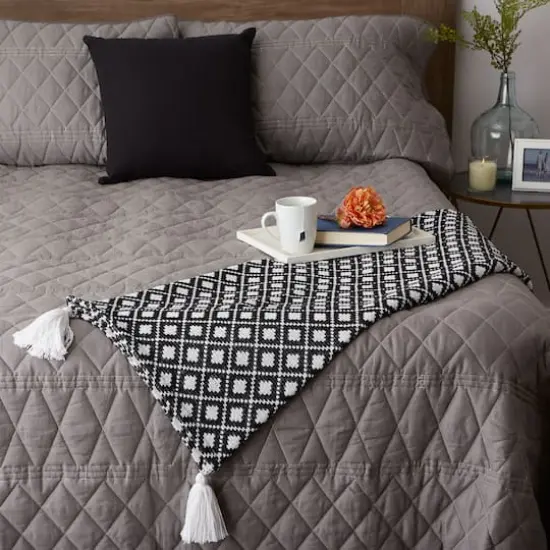 DII&reg; Diamond Lattice Throw Black {4}