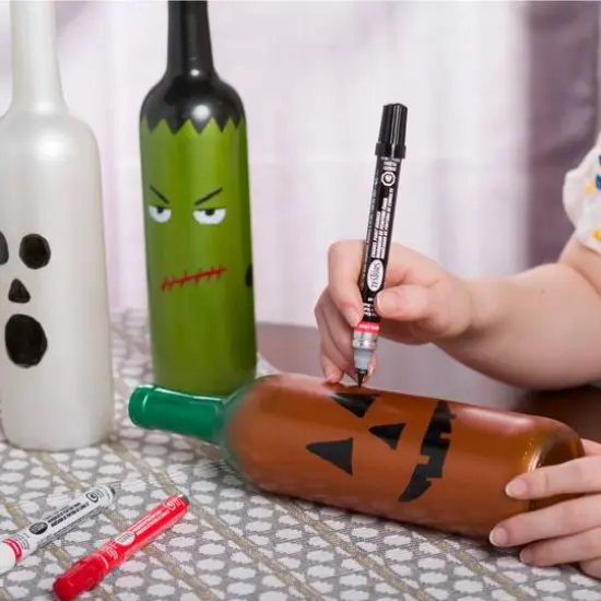 Testors&reg; Glossy Chisel Tip Enamel Marker Red {6}