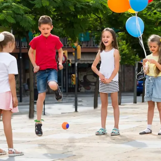 Toy Time 6 Piece Skip Ball Set {7}