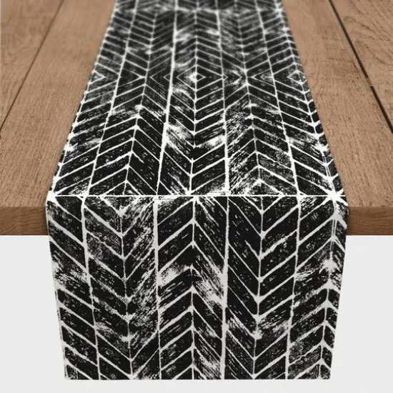 Distressed Chevron Indoor/Outdoor Table Runner Black {3}