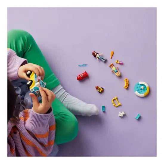 LEGO&reg; Dog-Grooming Car {6}