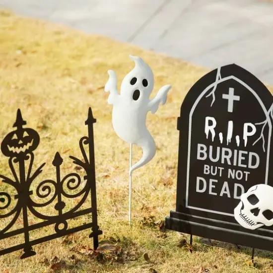 Glitzhome&reg; 24" 5-Piece Halloween Metal Graveyard Yard Stake Set {6}