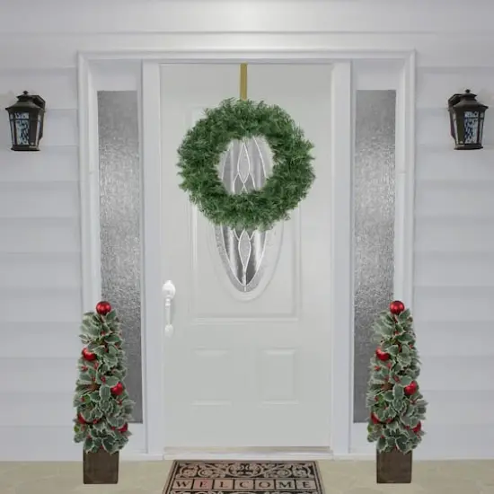 18" Canadian Pine Artificial Christmas Wreath {3}