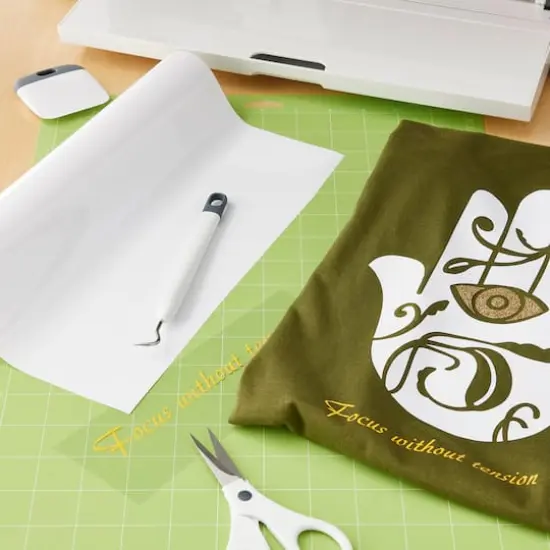 Siser&reg; EasyWeed&reg; Heat Transfer Vinyl Mega Roll, 60" White {3}