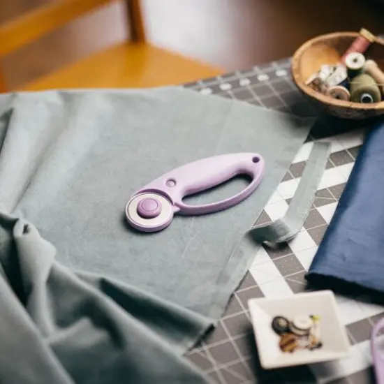 Fiskars&reg; 45mm Ultra Lilac Loop Rotary Cutter {7}