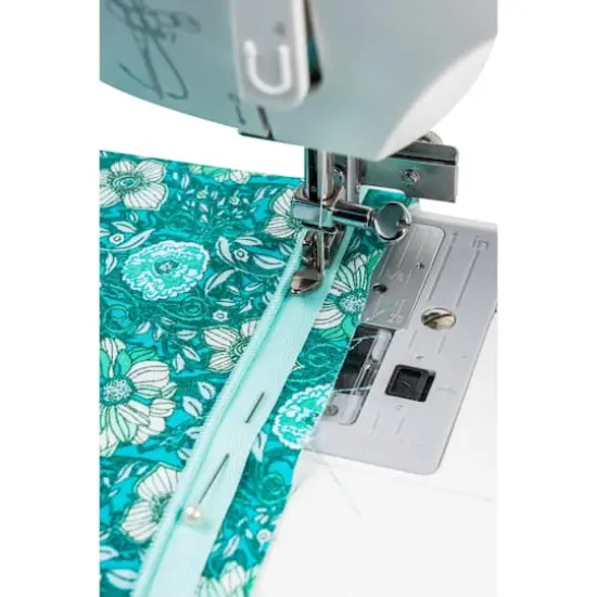 SINGER&reg; Vertical Needle Zipper Foot {5}