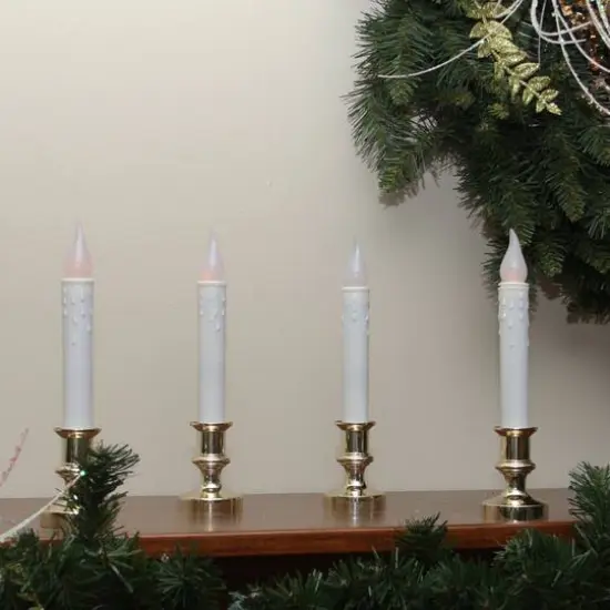White & Gold LED C5 Flickering Window Christmas Candle Lamp With Timer {4}