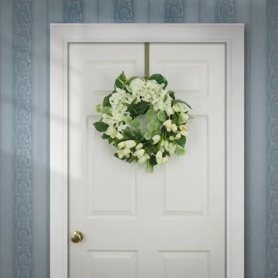 22" Tulip & Buttercup Wreath {3}