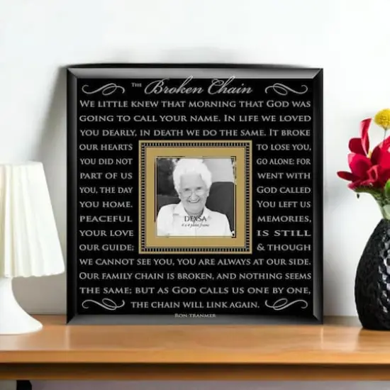 Broken Chain 4" x 4" Frame with Easel {1}