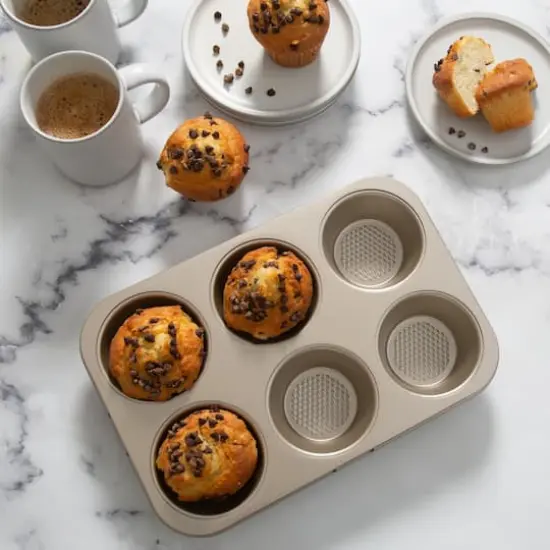Kitchen Details Pro Series 6 Cup Muffin Pan with Diamond Base {3}