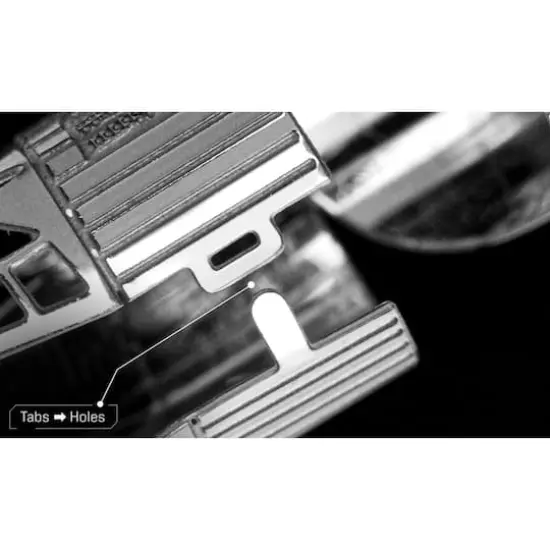 Metal Earth&reg; Star Wars&trade; Millennium Falcon&trade; Steel Model Kit {6}