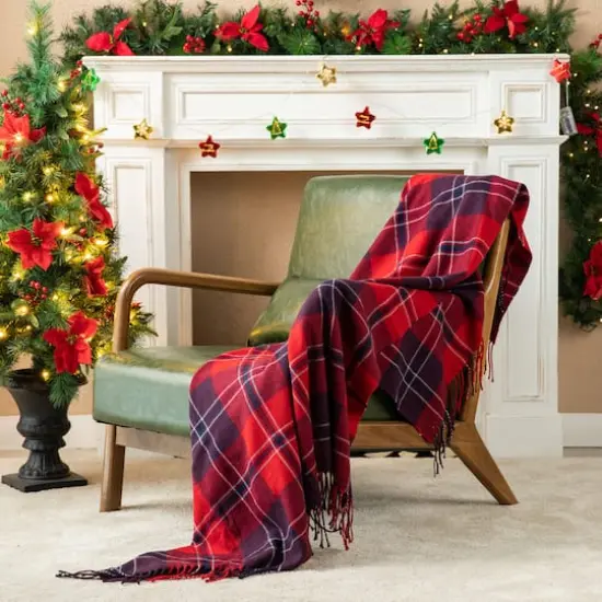 Glitzhome&reg; 60" Plaid Woven Acrylic Throw {3}