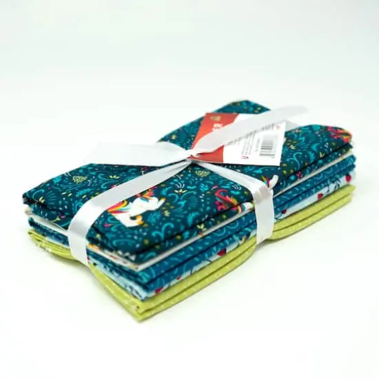 SINGER Christmas Unique Wishes 5 Piece Fat Quarter Bundle {1}