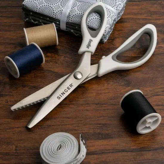 SINGER&reg; 9" Pinking Shears with Zigzag Pattern {5}