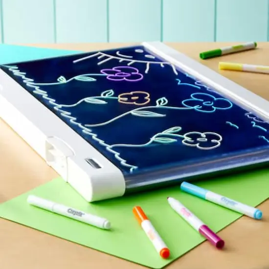 Crayola Ultimate Light Board Drawing Tablet {3}