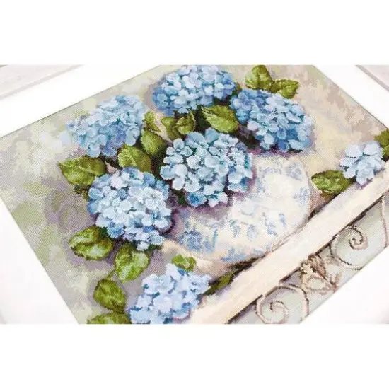 Luca-s HydrangeasB2328L Counted Cross Stitch Kit {5}