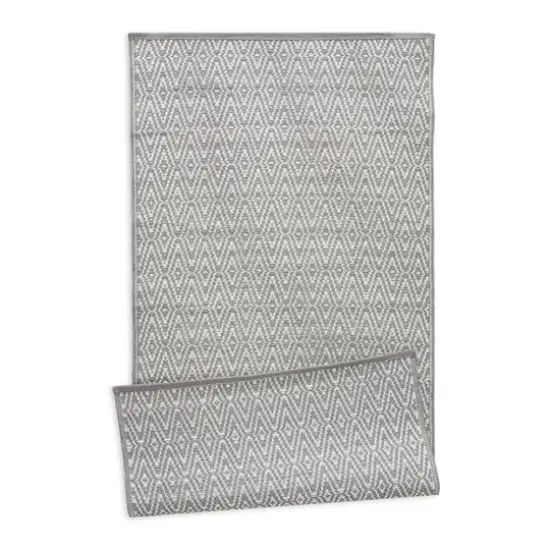 DII&reg; Gray Diamond Outdoor Rug, 3ft. x 6ft. {1}