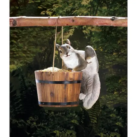 11" Climbing Chip Squirrel D&eacute;cor {4}