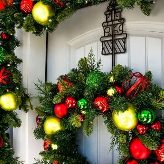 Village Lighting 9ft. Pre-Lit LED Festive Holiday Christmas Garland {8}