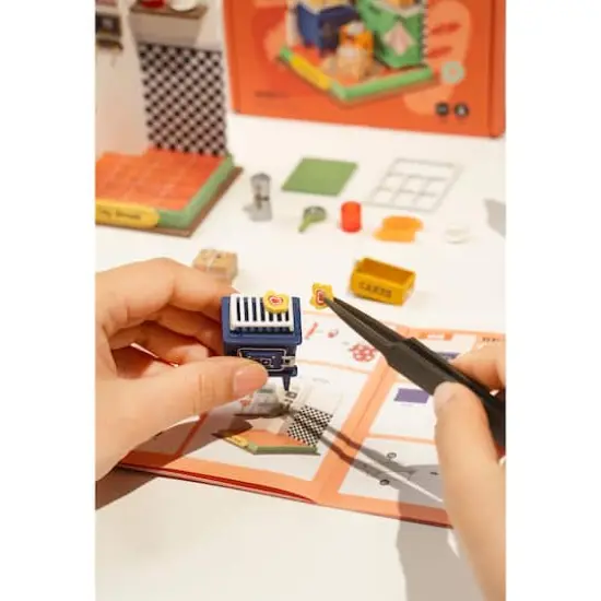 Rolife&reg; Afternoon Baking Time DIY Miniature Kit {4}