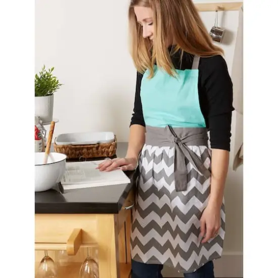 DII&reg; Chevron Skirt Apron {6}
