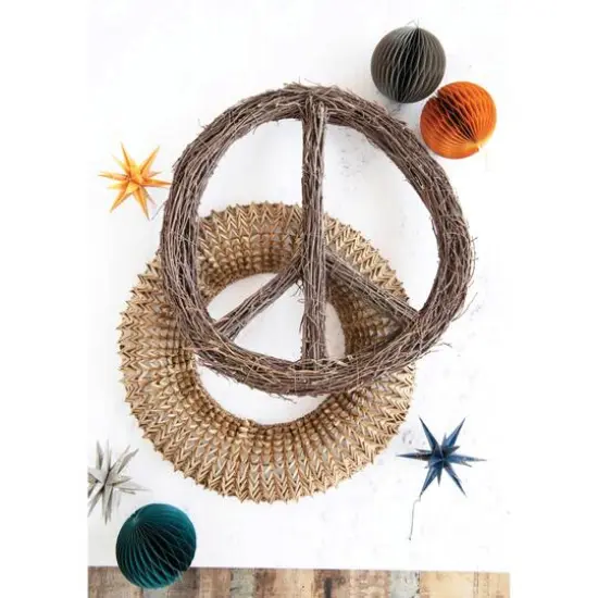 Hello Honey&reg; 20" Natural Hand-Woven Buri Palm Wreath {3}