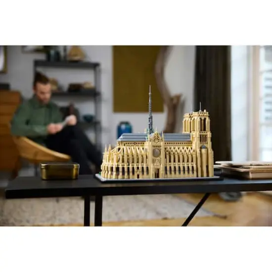 LEGO&reg; Architecture Notre-Dame de Paris Set 21061 {5}