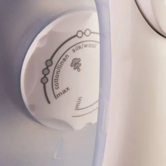 Brentwood&reg; Nonstick Steam Iron Silver {10}