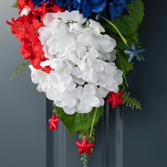 Glitzhome&reg; 22.5" Patriotic Americana Metal Top Hat & Hydrangea Swag Wall D&eacute;cor {7}