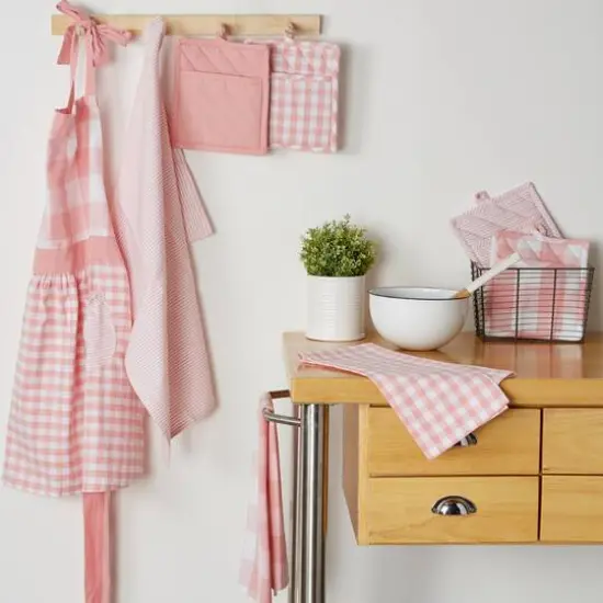 DII&reg; Gingham Print Apron Pink {4}
