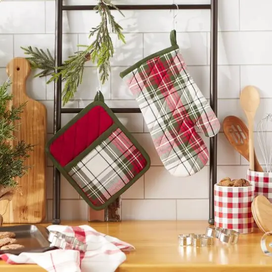 DII&reg; Christmas Plaid Oven Mitt & Potholder Set {5}