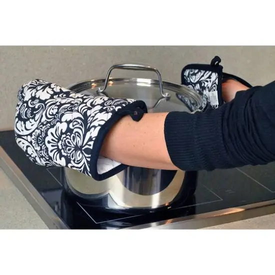 DII&reg; Damask Oven Mitt & Potholder Set Black {7}