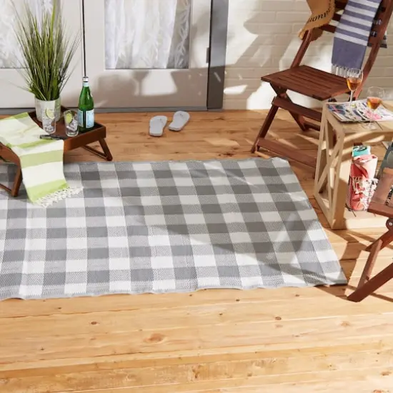 DII&reg; Buffalo Check Outdoor Rug, 4ft. x 6ft. Gray/White {7}