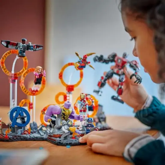 LEGO&reg; Marvel Avengers: Endgame Final Battle Buildable Set 76323 {7}