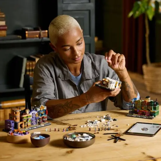 LEGO&reg; Harry Potter&trade; Diagon Alley&trade; Wizarding Shops, Wizard Set for Adults 76444 {6}