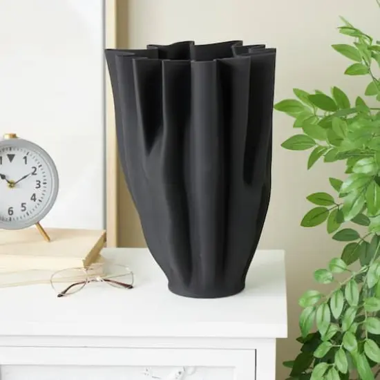 Black Abstract Fluted Ceramic Tulip Vase {3}