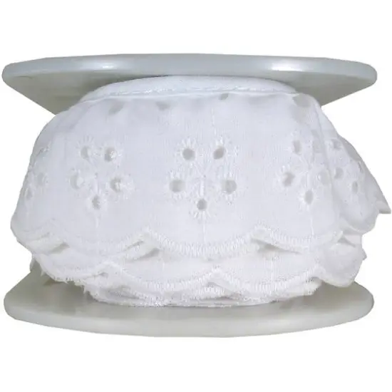 Simplicity&reg; White Daisy Eyelet {1}