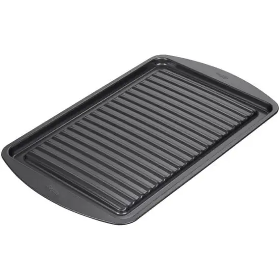 Wilton&reg; Perfect Results Oven Griddle Pan {4}