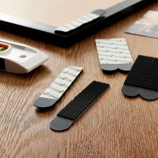 Command&trade; Large Picture Hanging Strips, 4ct. Black {3}