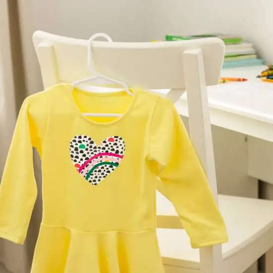 Cricut&reg; Gingerbread Spice Holiday Vinyl & Iron-On Set {5}