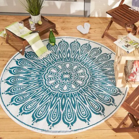 DII&reg; Round Sunflower Outdoor Rug, 5ft. Blue {5}